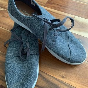 Toms Men’s Size 9.5 Shoes
